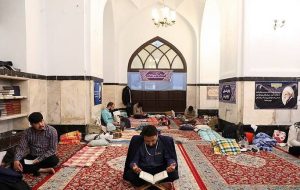 دمی با معتکفان تبریزی/ اینجا بوی اجابت می دهد