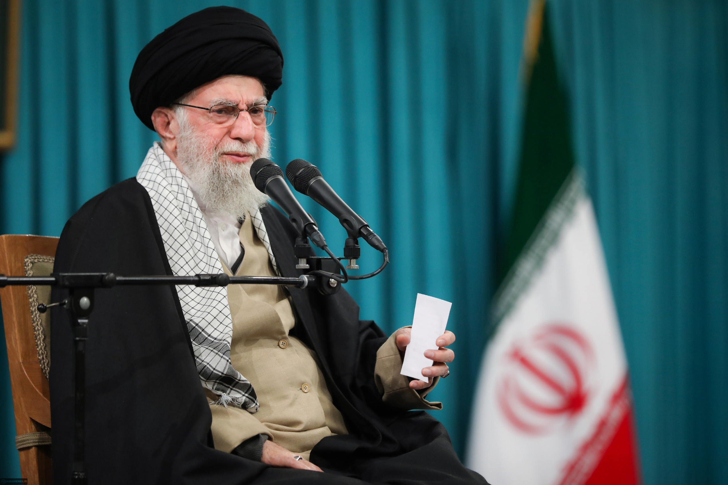 رهبر انقلاب: راهپیمایی ۲۲ بهمن نشان داد تهدیدات نرمافزاری کارساز نیست رهبر انقلاب: راهپیمایی ۲۲ بهمن نشان داد تهدیدات نرمافزاری کارساز نیست
