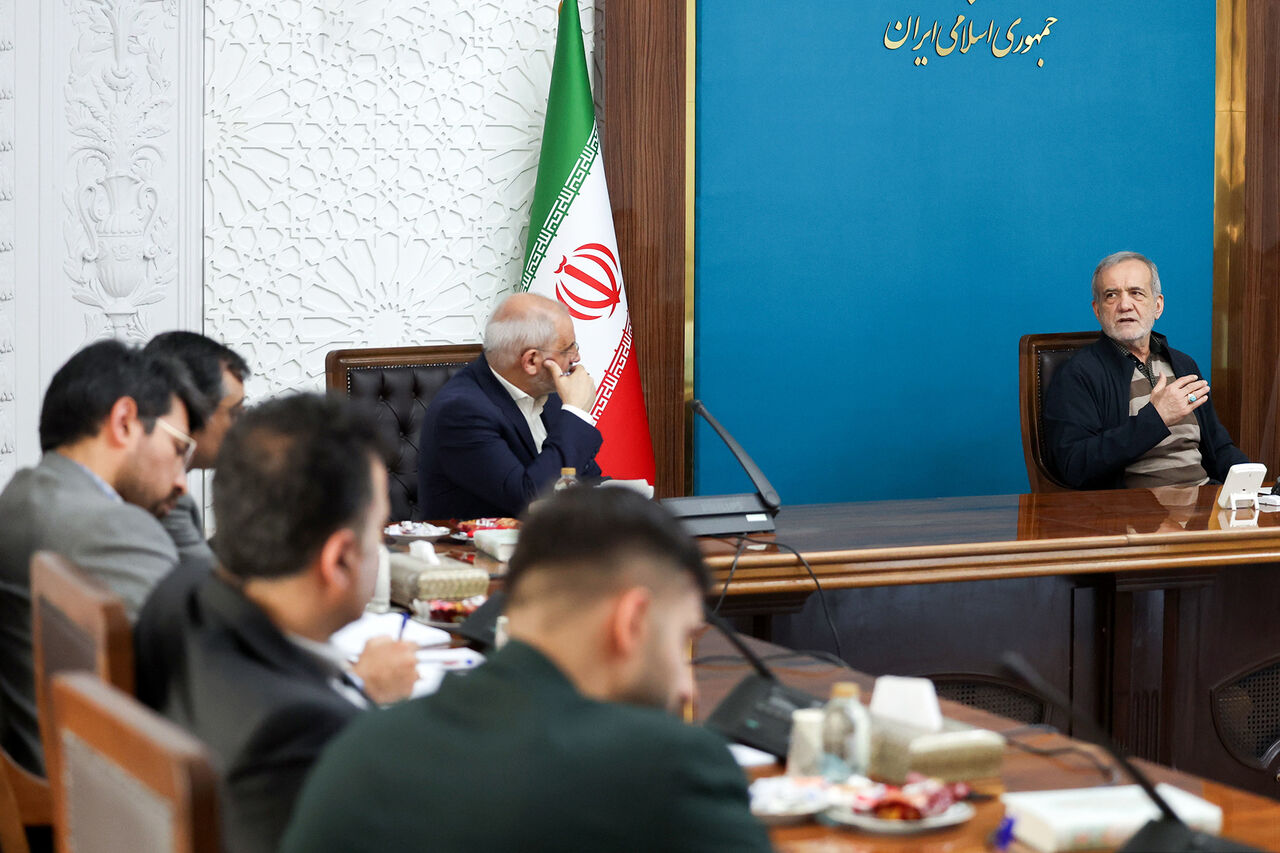 پزشکیان: حل چالش انرژی با راهکارهای متنوع و مشارکتمحور دنبال میشود پزشکیان: حل چالش انرژی با راهکارهای متنوع و مشارکتمحور دنبال میشود