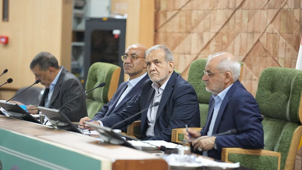 پزشکیان: مشکل خاموشیها را به سرعت حل میکنیم پزشکیان: مشکل خاموشیها را به سرعت حل میکنیم