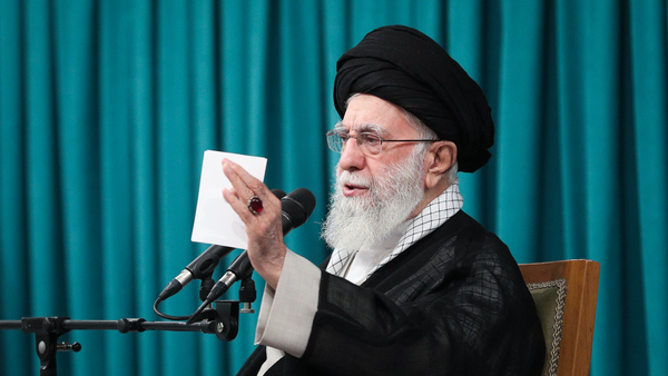 رهبر انقلاب: مسئولان دولتی را با تکثیر سوال و احضار نباید مشغول کرد رهبر انقلاب: مسئولان دولتی را با تکثیر سوال و احضار نباید مشغول کرد