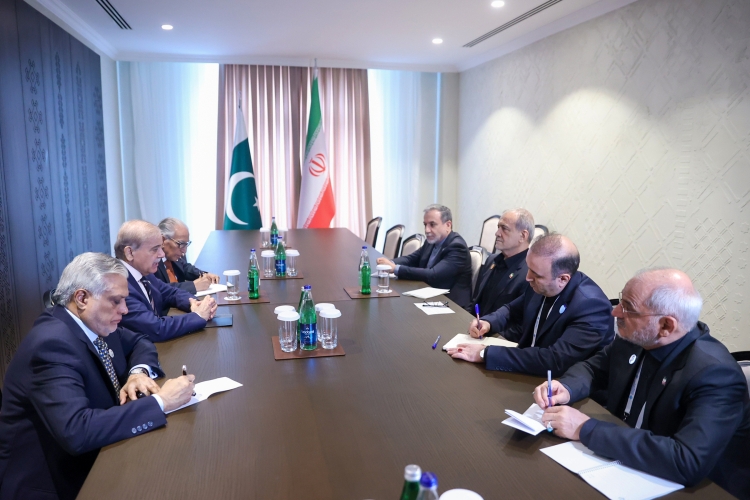 رئیس جمهور در دیدار نخست وزیر پاکستان: وحدت کشورهای اسلامی موثرترین راهکار رفع تهدیدهاست رئیس جمهور در دیدار نخست وزیر پاکستان: وحدت کشورهای اسلامی موثرترین راهکار رفع تهدیدهاست
