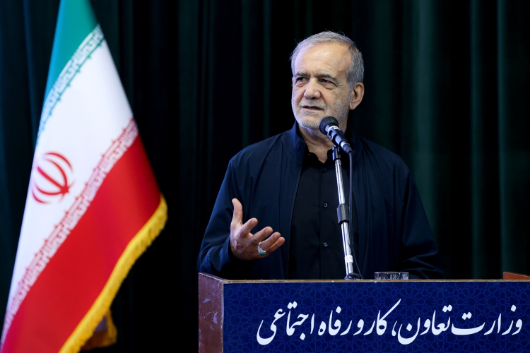 رئیس جمهور: انسجام مردم، توطئه دشمن را در دفاع مقدس ۱۲ روزه بی اثر کرد رئیس جمهور: انسجام مردم، توطئه دشمن را در دفاع مقدس ۱۲ روزه بی اثر کرد