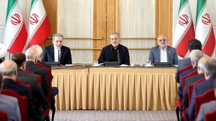 پزشکیان: روابط با کشورهای همسایه را باید تقویت کنیم پزشکیان: روابط با کشورهای همسایه را باید تقویت کنیم